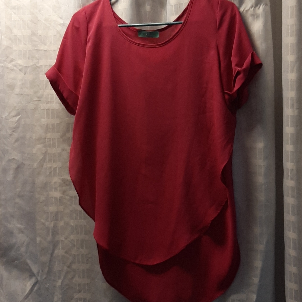 Silky shirt open on both sides.